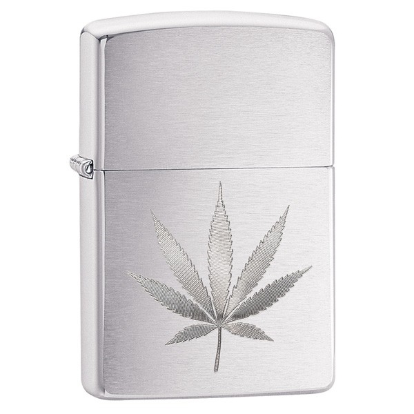 jurist Rang tredobbelt Zippo Lighter Classic Cannabis Leaf Design